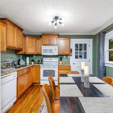 New River Gorge Cottage W Hot Tub, Fire Pit, Grill Oak Hill エクステリア 写真