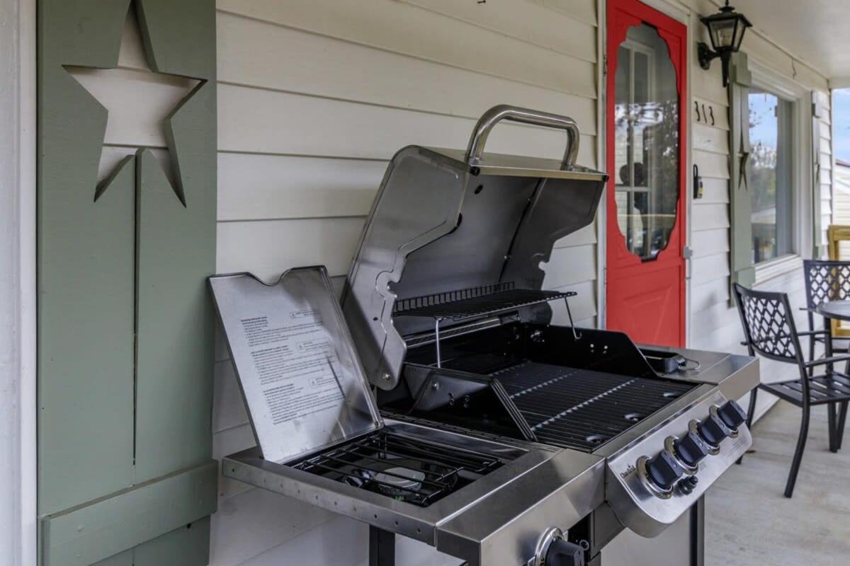 New River Gorge Cottage W Hot Tub, Fire Pit, Grill Oak Hill エクステリア 写真