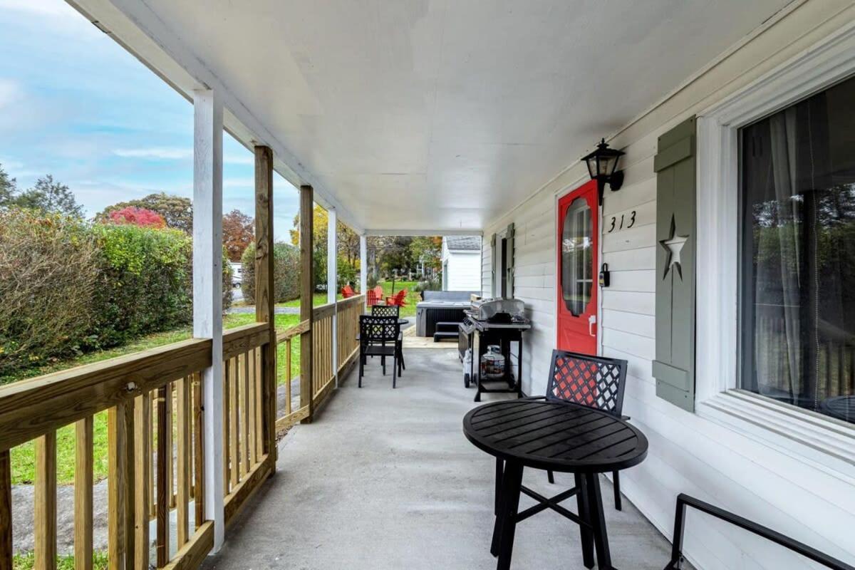New River Gorge Cottage W Hot Tub, Fire Pit, Grill Oak Hill エクステリア 写真