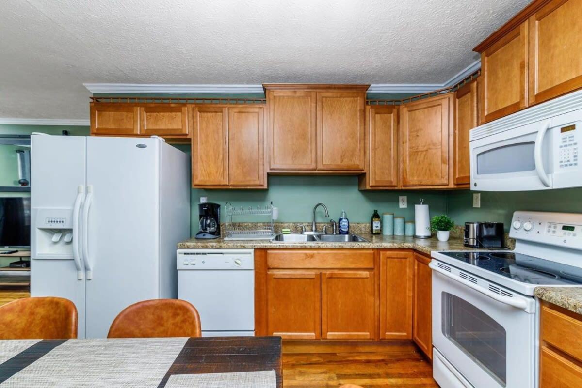 New River Gorge Cottage W Hot Tub, Fire Pit, Grill Oak Hill エクステリア 写真