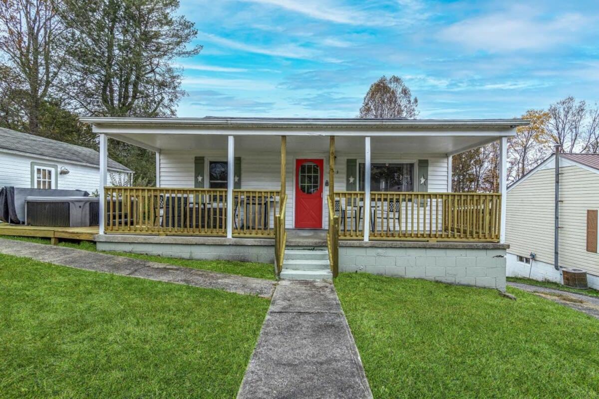 New River Gorge Cottage W Hot Tub, Fire Pit, Grill Oak Hill エクステリア 写真